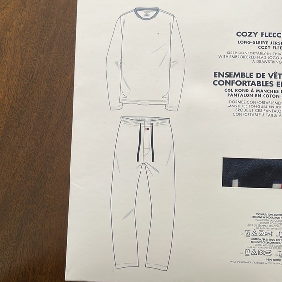 NWT- Men’s Tommy Hilfiger cozy fleece sleep set - Picture 3 of 5